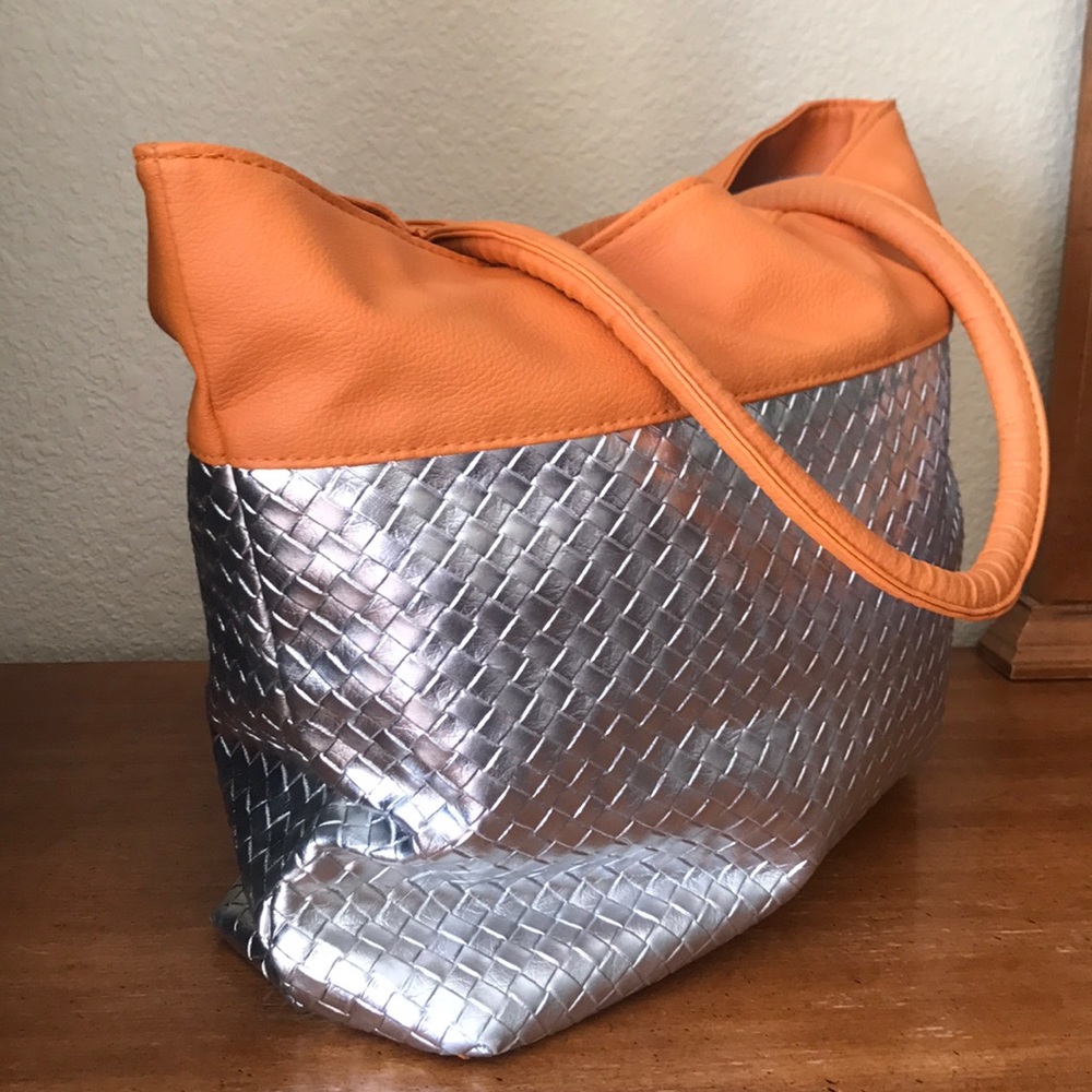 FREE cute 👜 bag with any purchase silver/orange